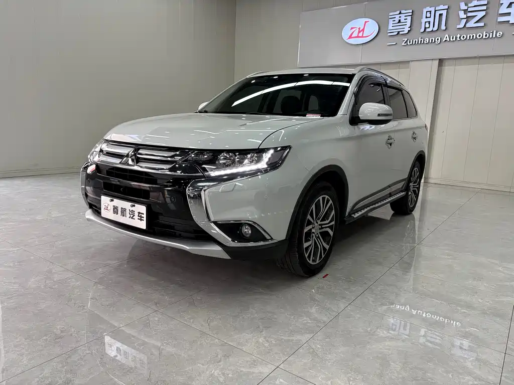 Outlander 2016 2.4L four-wheel drive luxury version 7 seats купить на сайте DeffCars