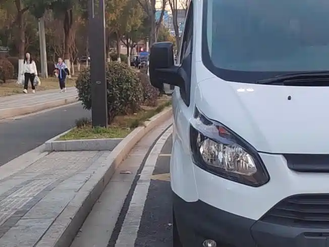 Transit 2019 2.0T diesel multi-functional commercial vehicle, central axle, mid-roof, 6-seater National VI купить на сайте DeffCars