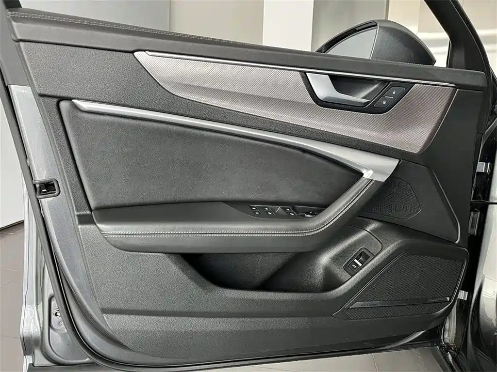 Audi A6L 2020 55 TFSI quattro exclusive dynamic model купить на сайте DeffCars