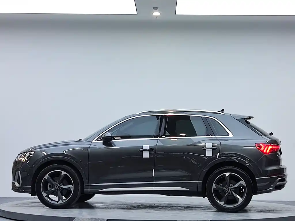 Audi Q3 2023 35 TFSI Stylish Dynamic (1.4T) купить на сайте DeffCars