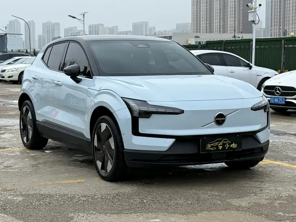 Volvo EX30 2025 rear-wheel drive long-range version Ultra купить на сайте DeffCars