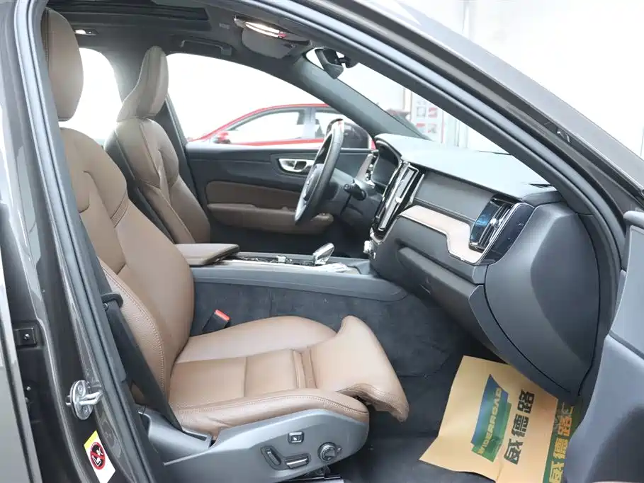 Volvo XC60 2025 B5 four-wheel drive Zhiyuan luxury version купить на сайте DeffCars