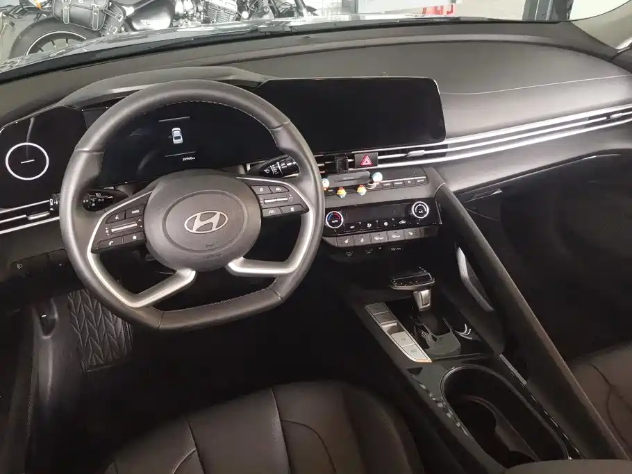 Elantra 2023 1.5L CVT LUX Premium Edition купить на сайте DeffCars