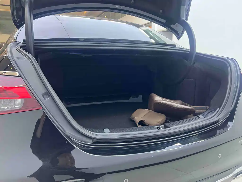 Mercedes-Benz E-Class 2023 E 300 L Luxury Model купить на сайте DeffCars