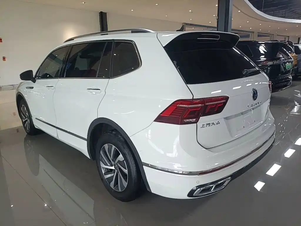 Tiguan L plug-in hybrid 2023 430PHEV plug-in hybrid premium version купить на сайте DeffCars