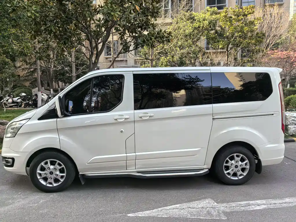 Tourio 2017 2.0T automatic refined version купить на сайте DeffCars