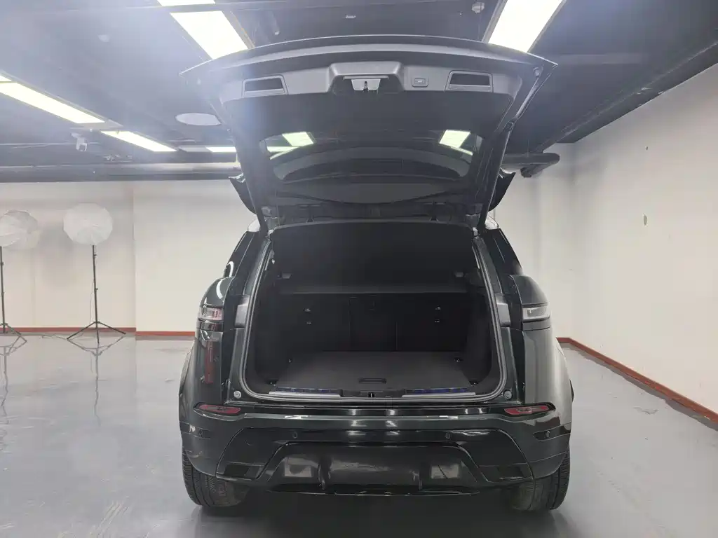 Range Rover Evoque New Energy 2023 Evoque L P300e plug-in electric hybrid version купить на сайте DeffCars
