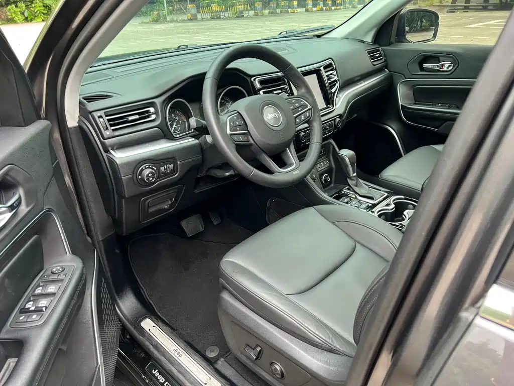 Grand Commander 2018 2.0T 4WD Premium Edition National V купить на сайте DeffCars
