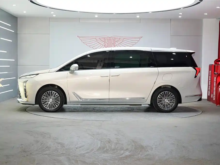 Buick GL8 New Energy 2024 Lu Zun Exclusive Edition 7 seats купить на сайте DeffCars