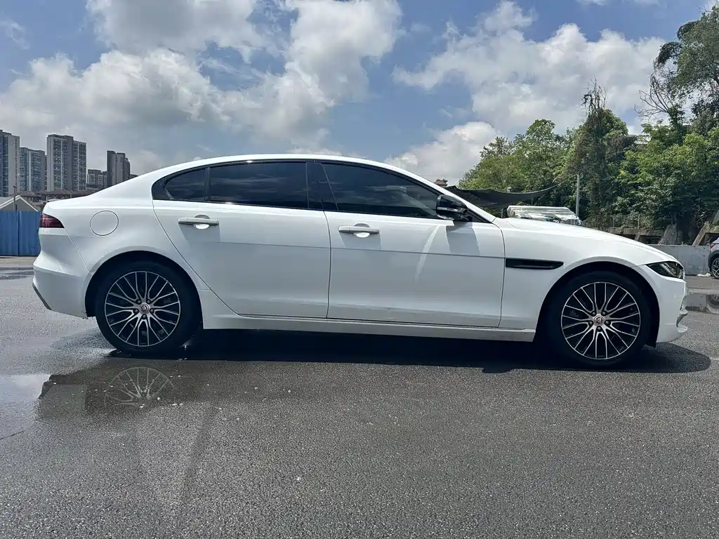Jaguar XEL 2021 2.0T 200PS R-DYNAMIC Youth Sports Edition купить на сайте DeffCars