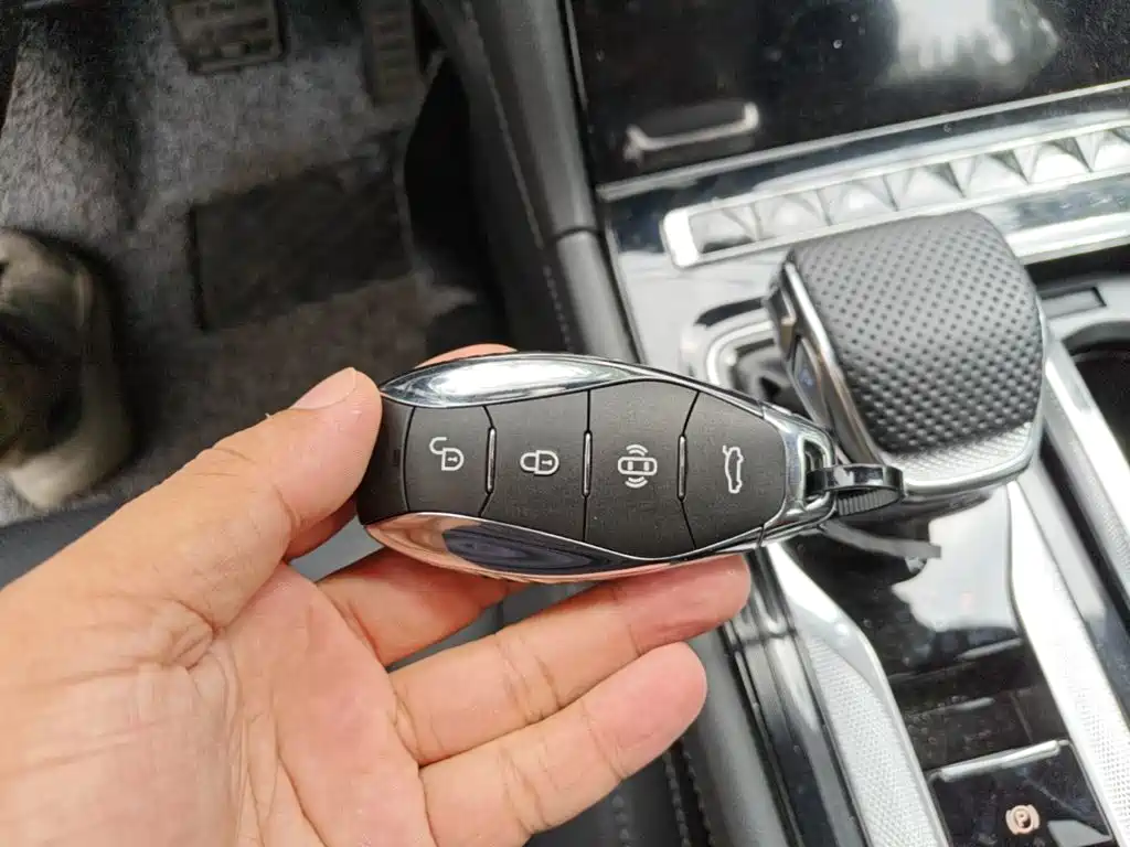 Hongqi H5 PHEV 2025 170 super hybrid version купить на сайте DeffCars