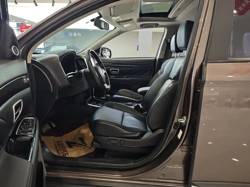 Outlander 2019 2.0L 2WD Enjoy Edition, 5 seats, National VI купить на сайте DeffCars