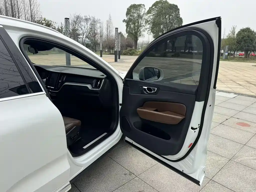 Volvo XC60 2021 T5 four-wheel drive Zhiyi Luxury Edition купить на сайте DeffCars
