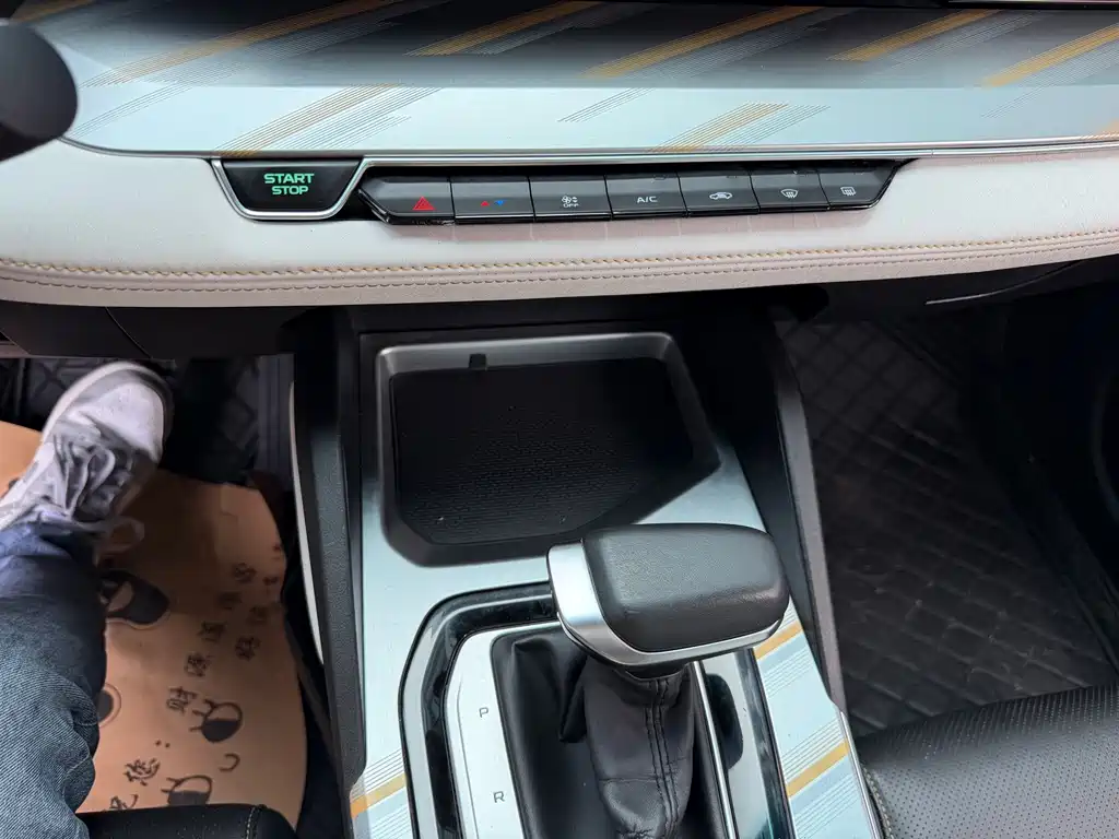 Emgrand L 2022 1.4T CVT premium model купить на сайте DeffCars