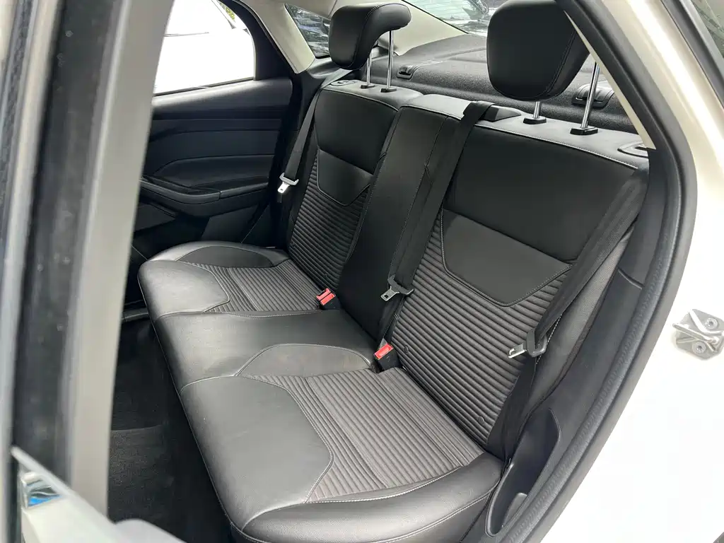 Focus 2018 sedan classic 1.6L automatic stylish smart mobility version купить на сайте DeffCars