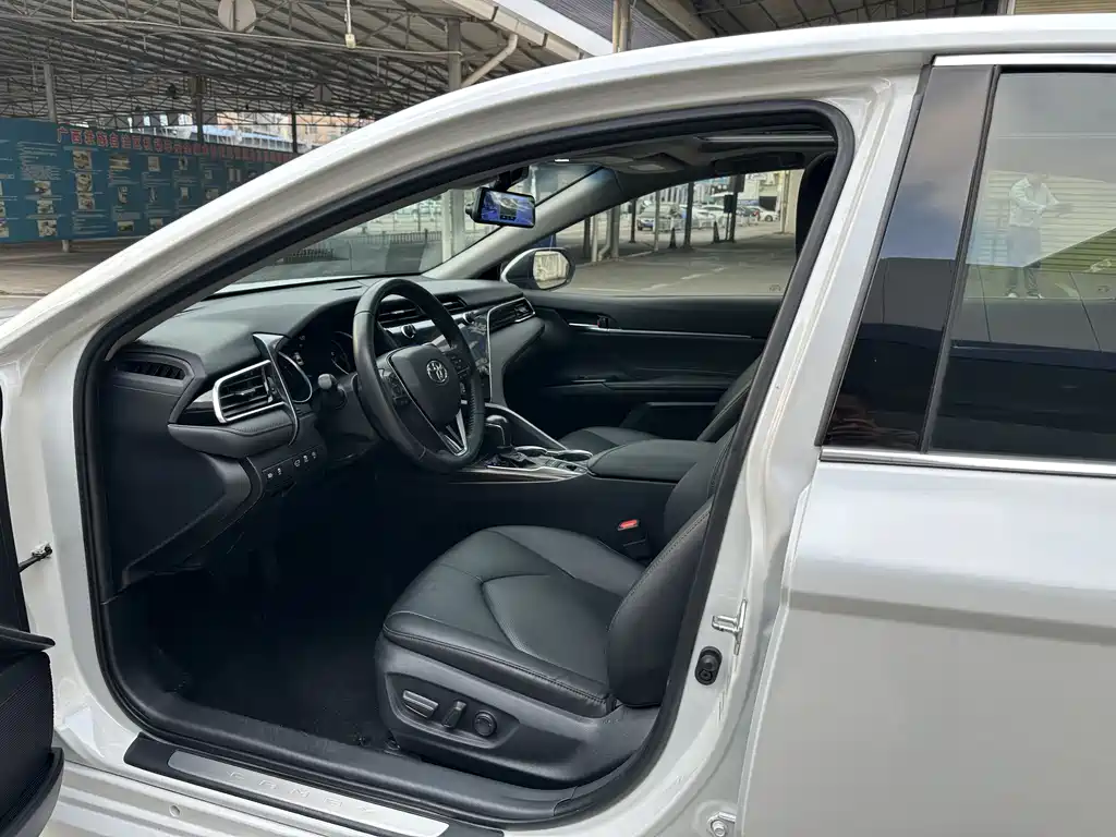 Camry 2019 2.5G Deluxe Edition National VI купить на сайте DeffCars