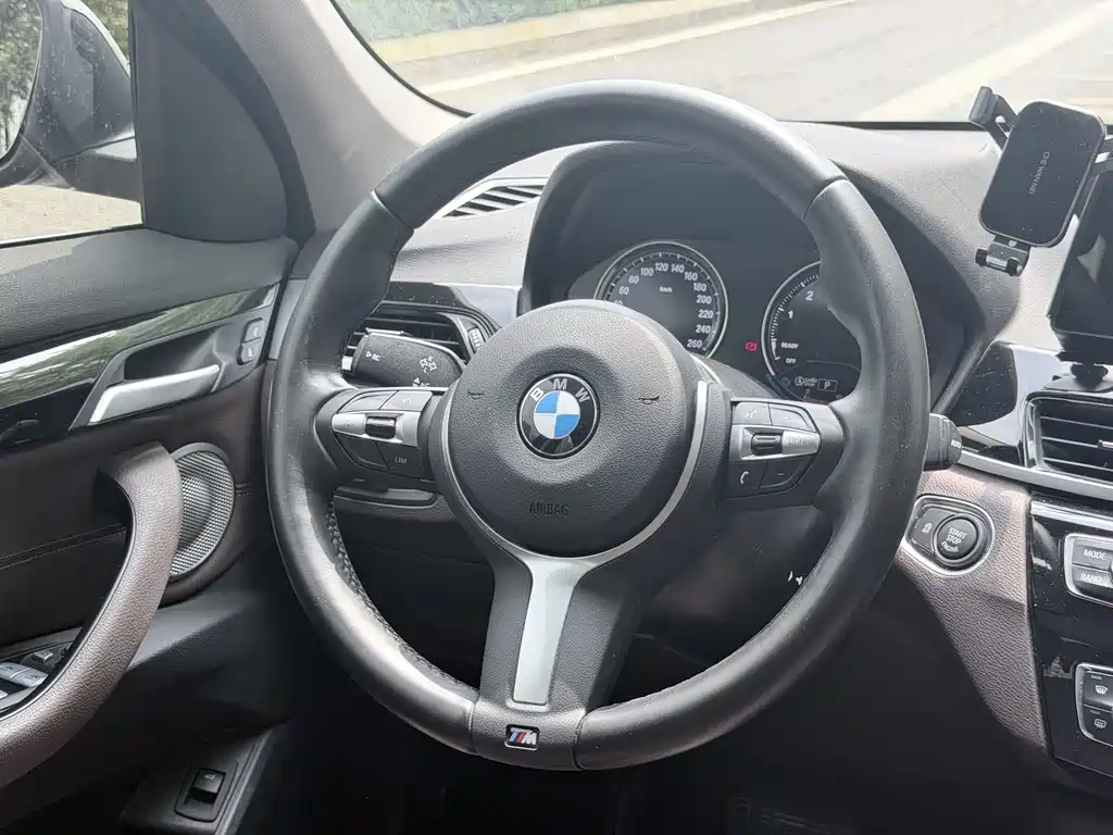 BMW X1 2022 sDrive25Li Leading Model купить на сайте DeffCars
