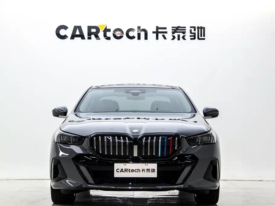 BMW 5 Series 2025 530Li Leading M Sports Package купить на сайте DeffCars