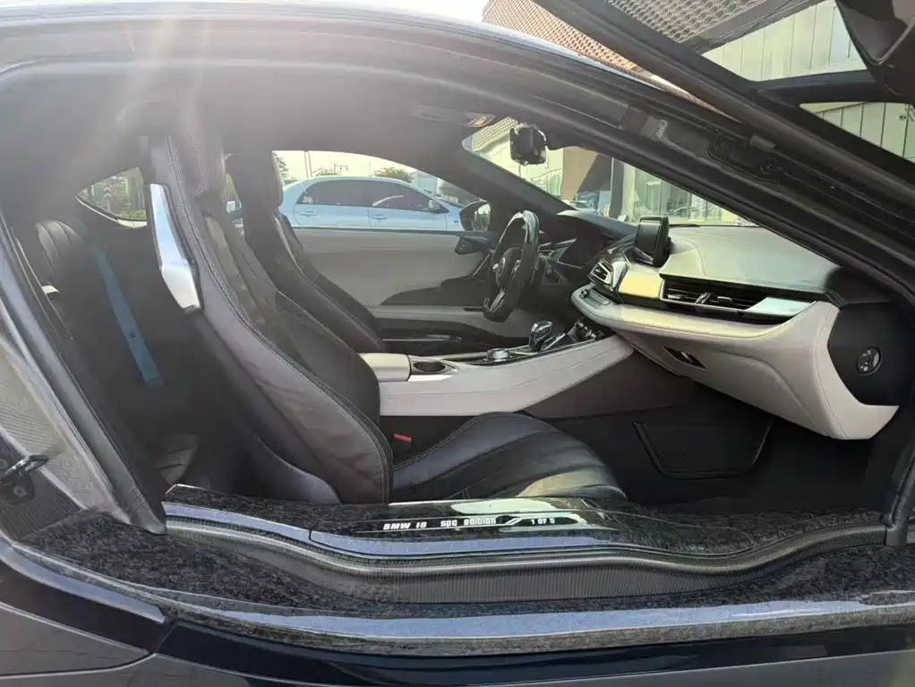 BMW i8 2014 standard model купить на сайте DeffCars