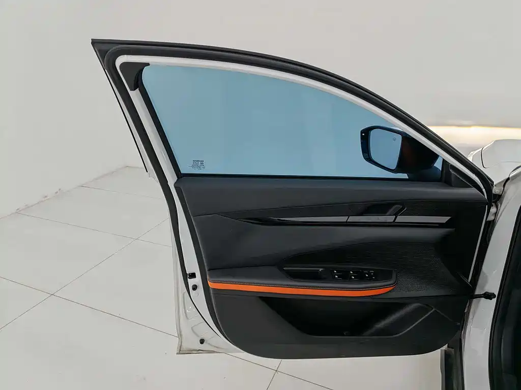 Changan UNI-V 2023 1.5T premium model купить на сайте DeffCars