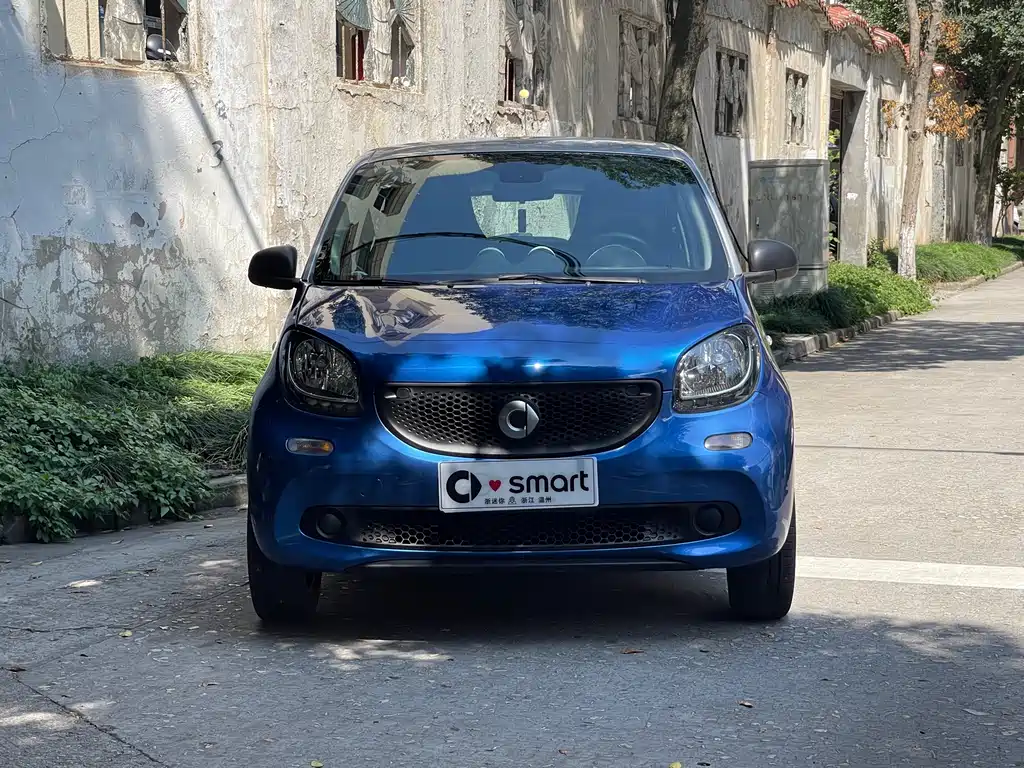 smart forfour 2018 1.0L 52kW smart version купить на сайте DeffCars