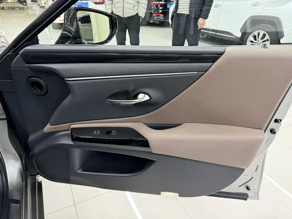 Lexus ES 2023 200 Excellence Edition купить на сайте DeffCars