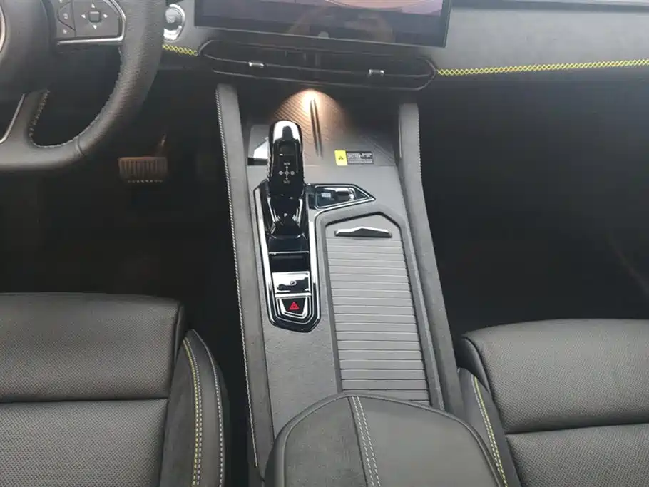 Lynk & Co 03 2023 1.5TD DCT Pro купить на сайте DeffCars