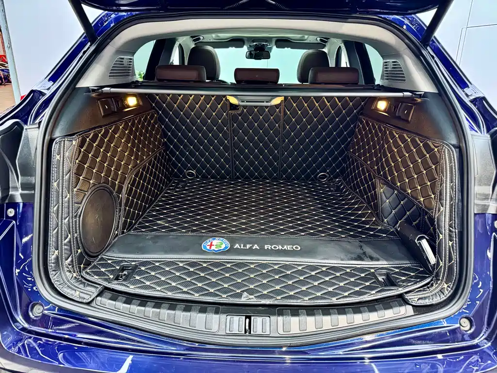 Stelvio 2017 2.0T 200HP Deluxe Edition купить на сайте DeffCars