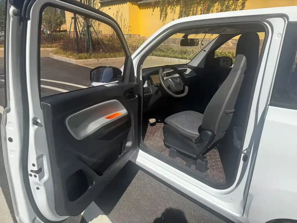 Hongguang MINIEV 2020 Yuexiang model lithium iron phosphate купить на сайте DeffCars