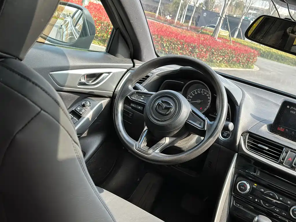 Mazda CX-4 2018 2.0L automatic two-wheel drive blue sky grade technology limited edition купить на сайте DeffCars