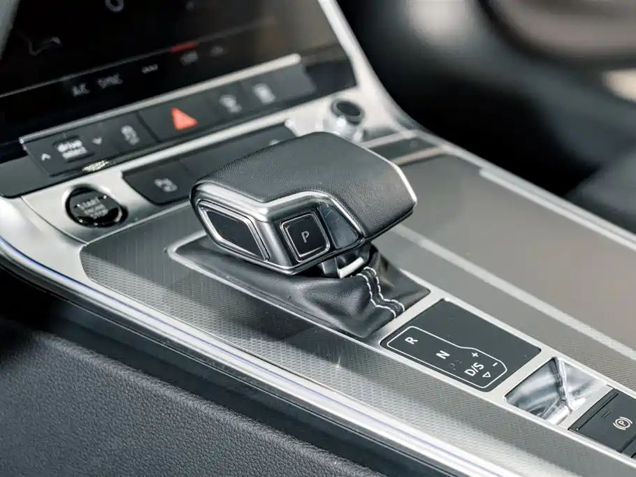 Audi A7L 2024 45TFSI S-line Dream Building Liquid Crystal Package купить на сайте DeffCars