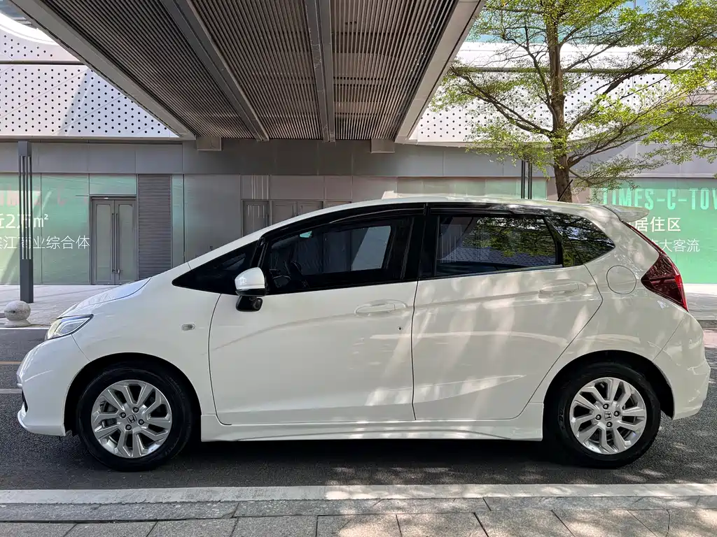 Fit 2018 1.5L CVT Comfort Sunroof Edition купить на сайте DeffCars