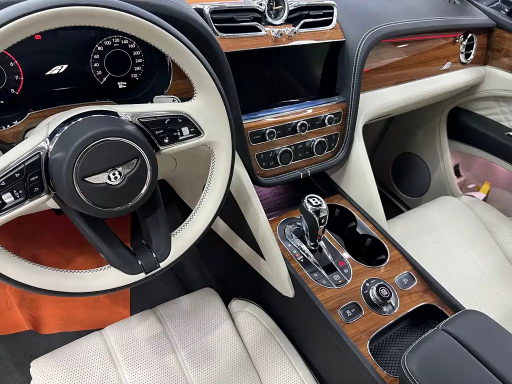 Bentayga 2024 4.0T V8 купить на сайте DeffCars