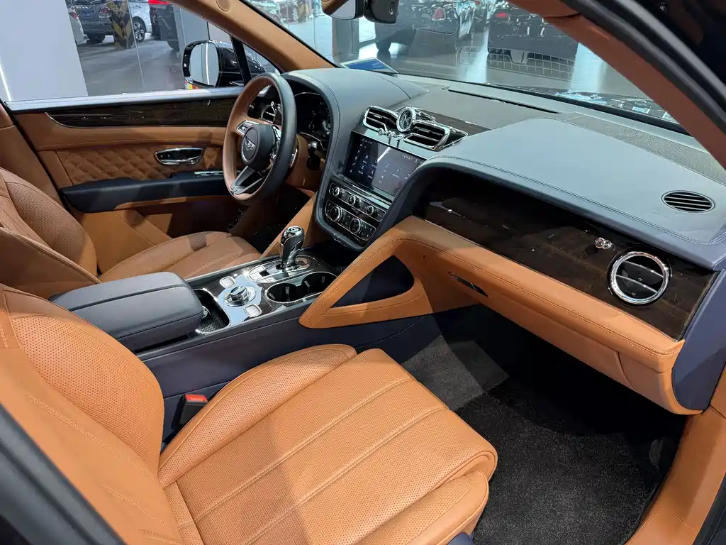 Bentayga 2022 4.0T V8 купить на сайте DeffCars
