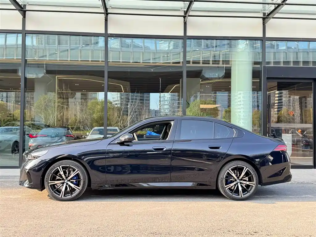 BMW 5 Series Imported 2024 530i Exclusive M Sports Package купить на сайте DeffCars