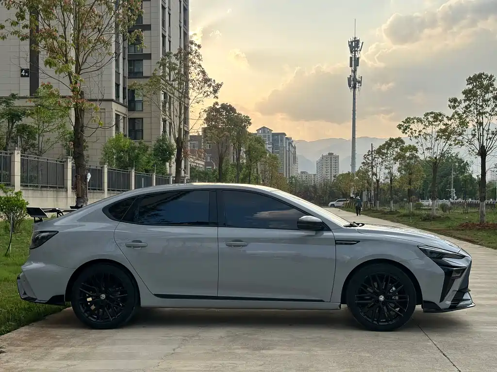 MG6 2025 1.5T XLINE Shark Hunting Edition купить на сайте DeffCars
