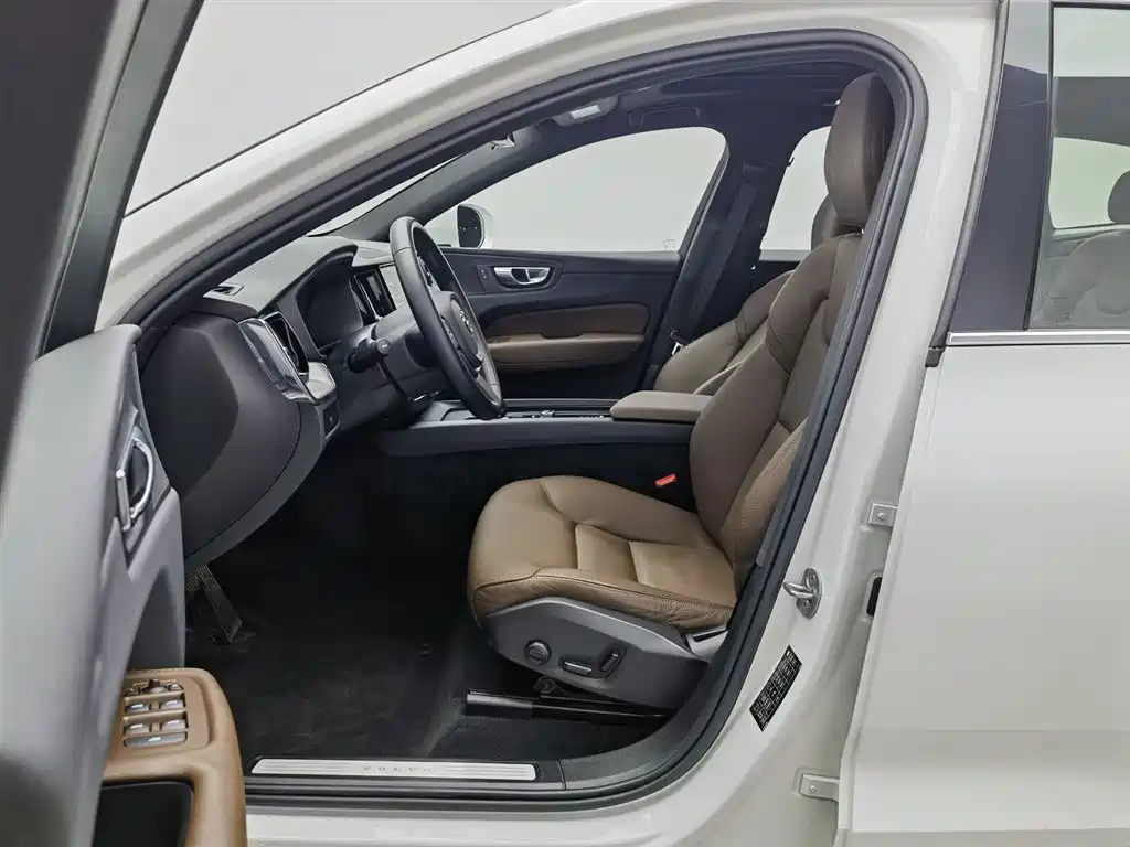 Volvo XC60 2023 B5 four-wheel drive Zhiyi Luxury Edition купить на сайте DeffCars