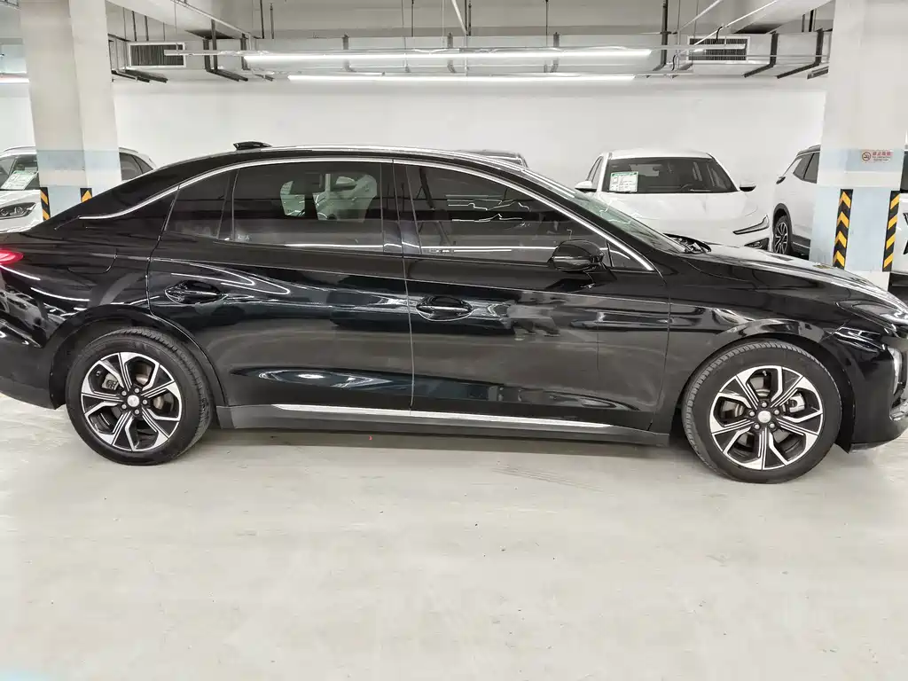 Hongqi E-QM5 2021 Charging Flagship Edition купить на сайте DeffCars