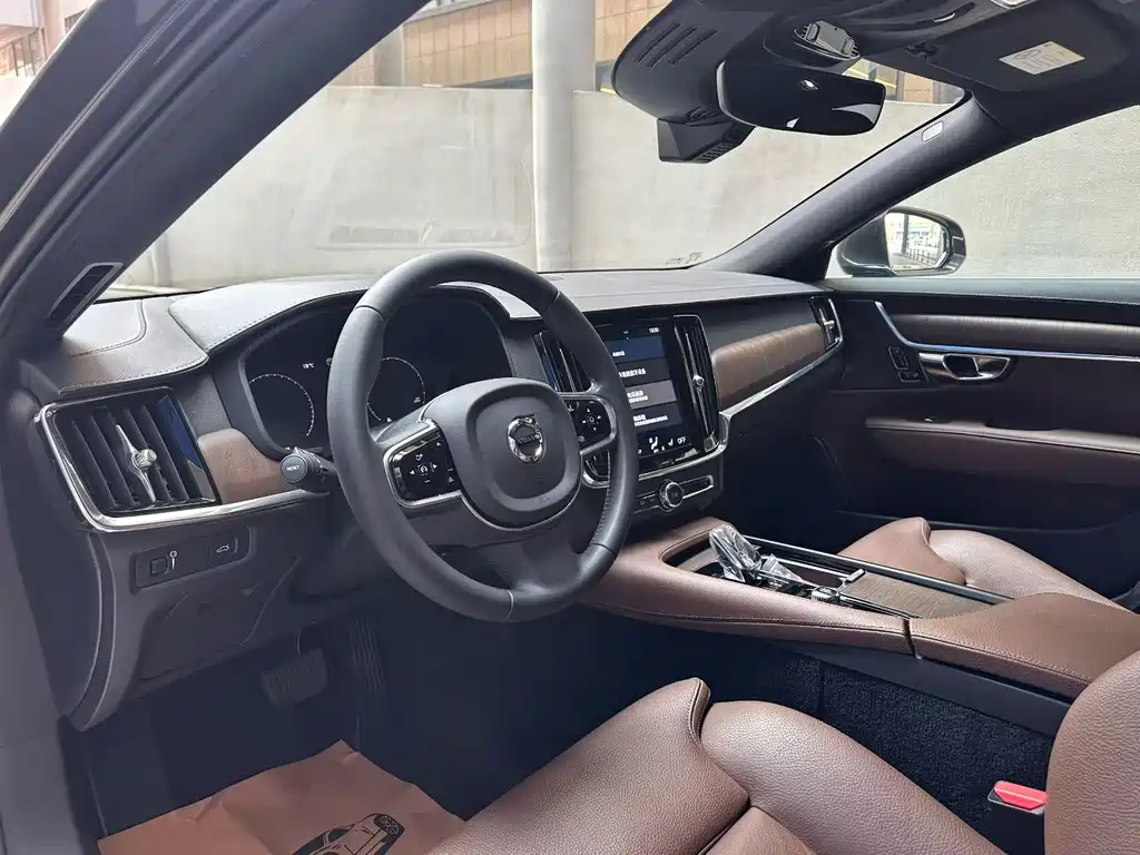 Volvo S90 2021 B5 Zhiyuan Luxury Edition купить на сайте DeffCars