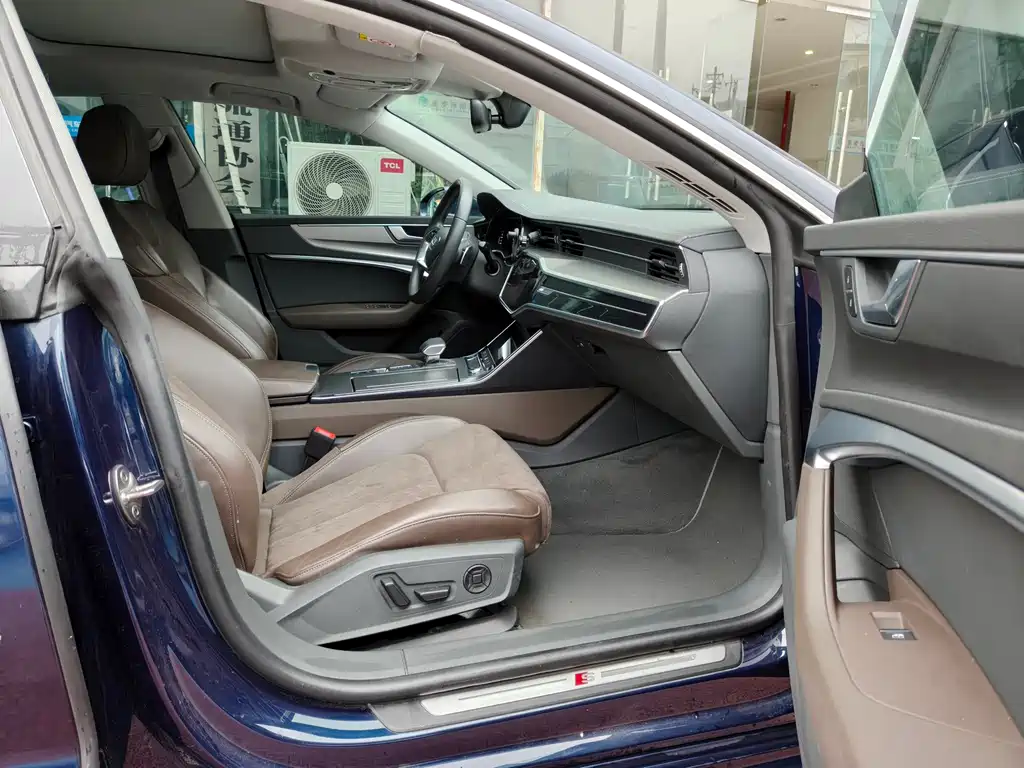 Audi A7L 2024 45TFSI S-line Dream Building Liquid Crystal Package купить на сайте DeffCars