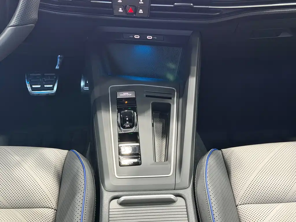 Golf 2025 facelift 300TSI R-Line купить на сайте DeffCars