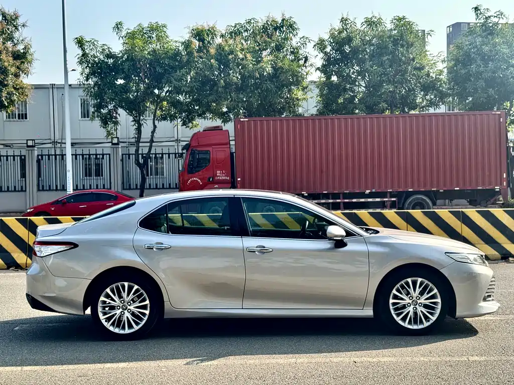 Camry 2019 2.5G Deluxe Edition National VI купить на сайте DeffCars