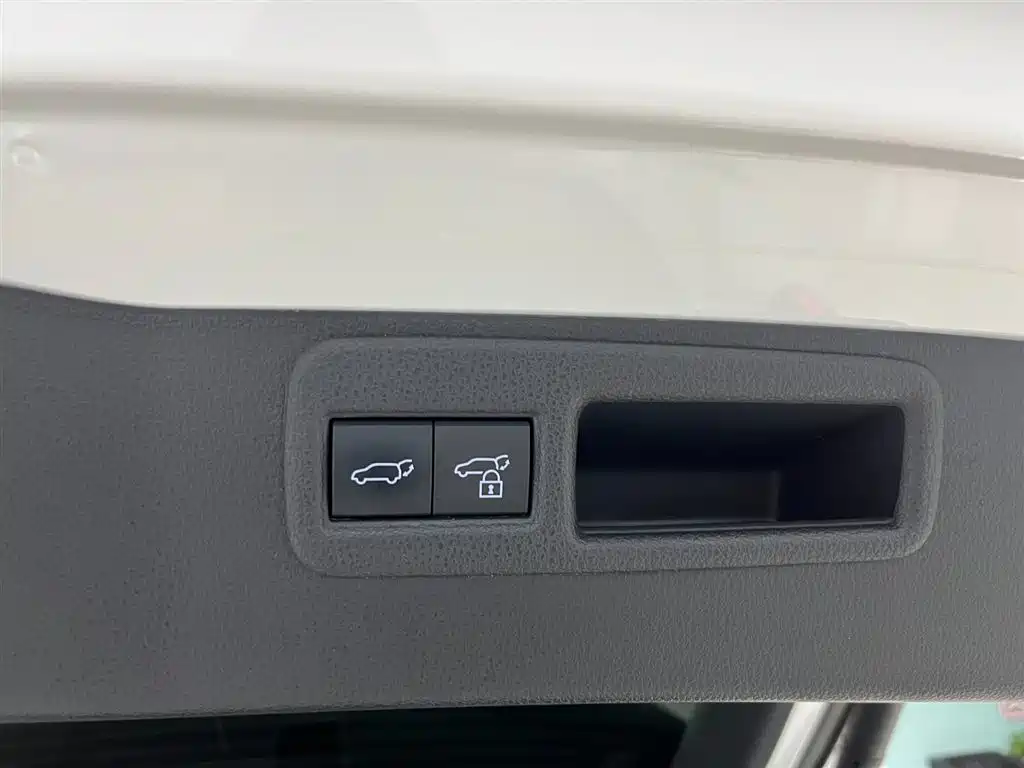 Vesa 2022 2.0L CVT two-wheel drive premium version купить на сайте DeffCars
