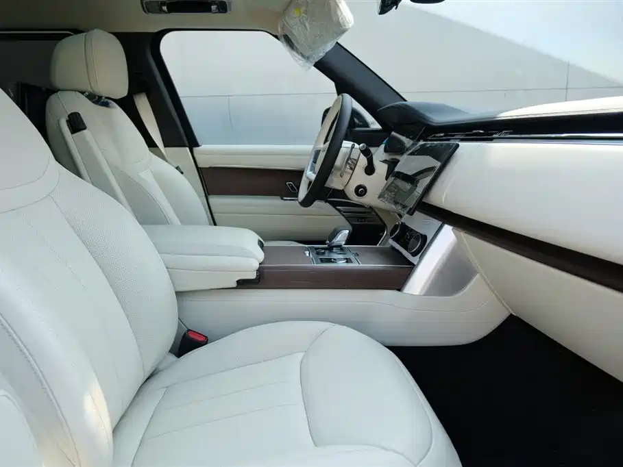 Range Rover 2023 3.0 L6 400PS Genesis Extended Edition купить на сайте DeffCars