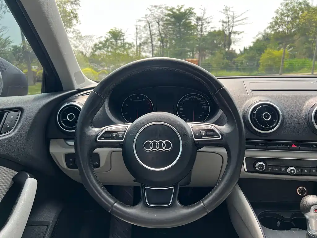 Audi A3 2015 Sportback 35 TFSI Millionaire Commemorative Comfort Model купить на сайте DeffCars