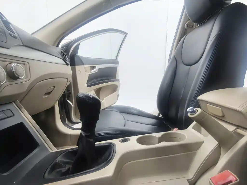 ROEWE 350 2015 1.5L manual luxury sunroof version купить на сайте DeffCars