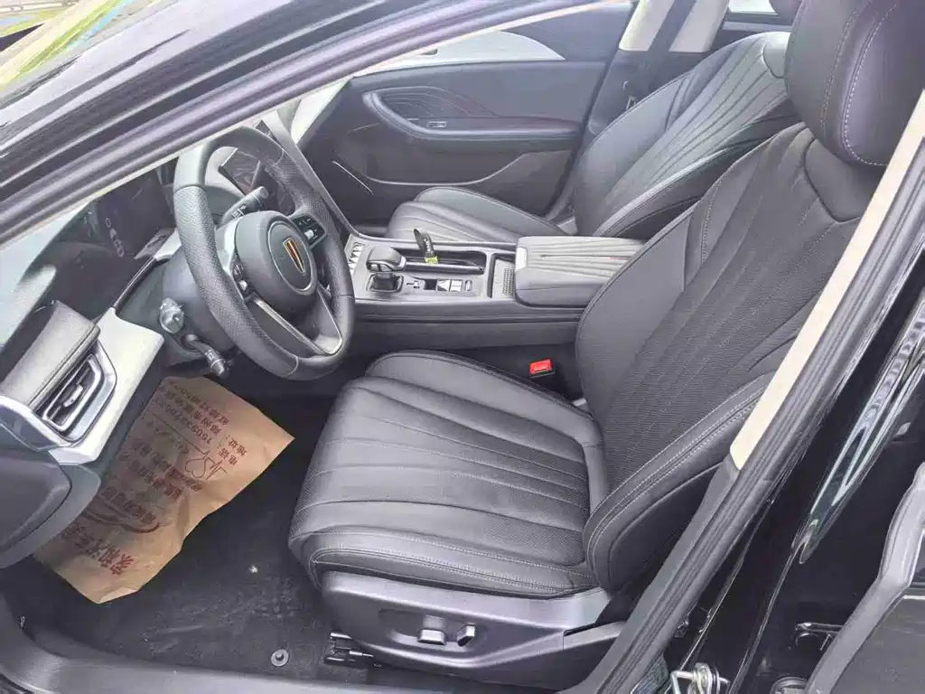 Hongqi H5 2025 2.0T automatic Qichang version купить на сайте DeffCars