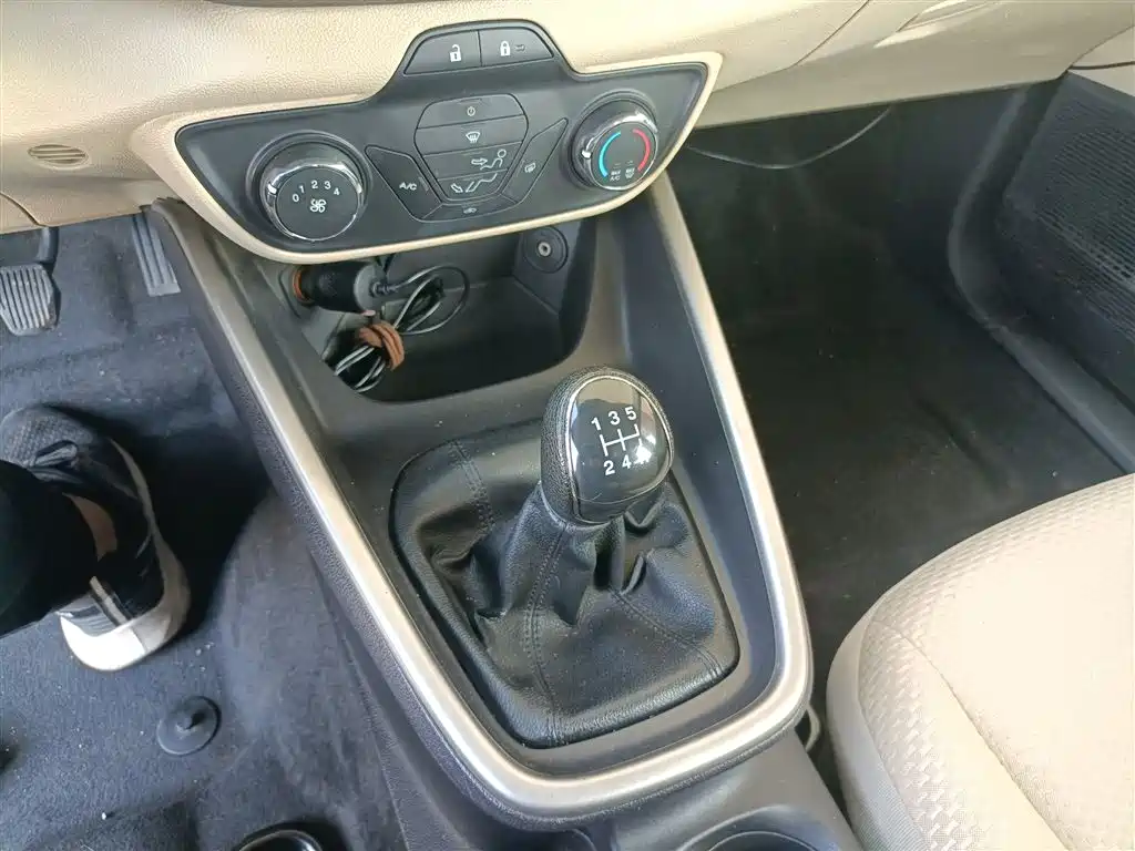 Escort 2017 facelift 1.5L manual comfort type купить на сайте DeffCars