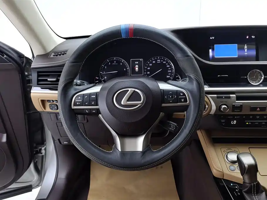 Lexus ES 2015 200 Elite Edition купить на сайте DeffCars