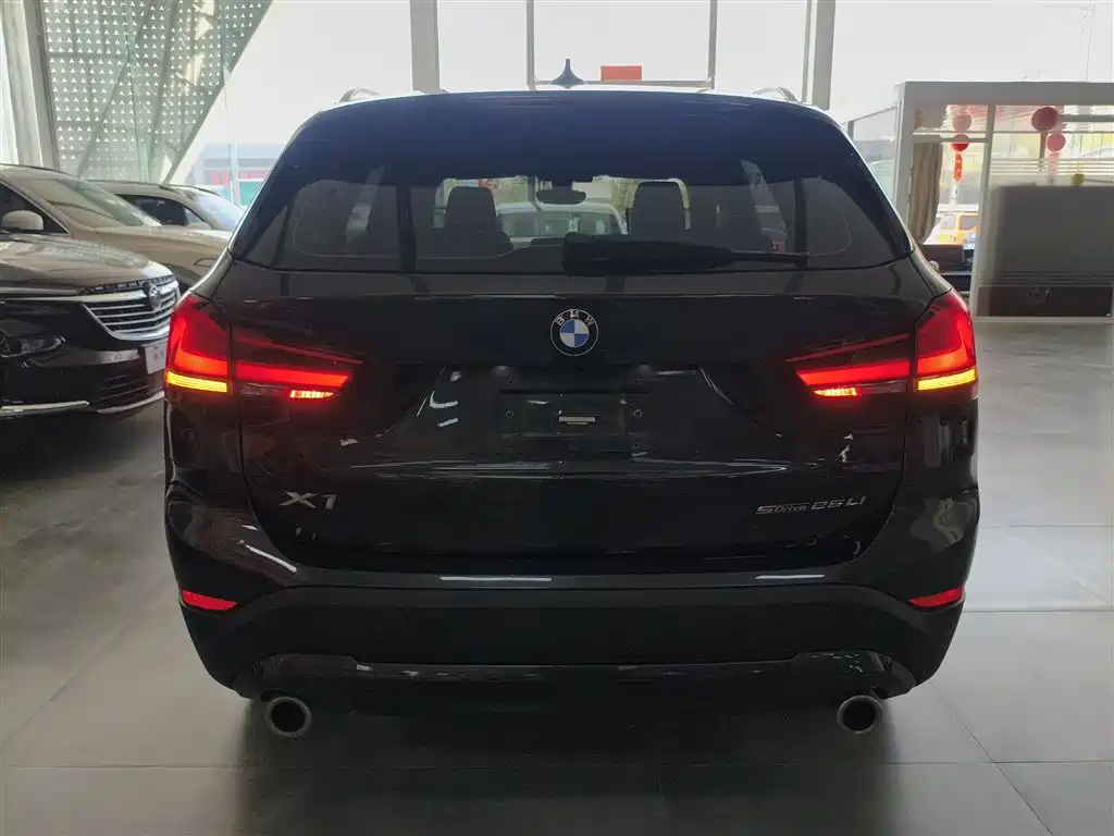 BMW X1 2022 sDrive25Li Leading Model купить на сайте DeffCars